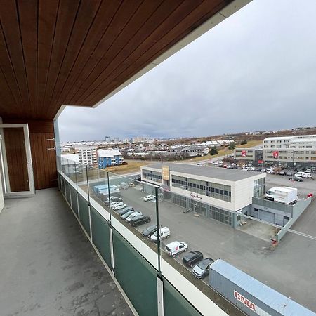 Modern And Spacious 3 Bedroom Apartment In Kopavogur เรคยาวิก ภายนอก รูปภาพ