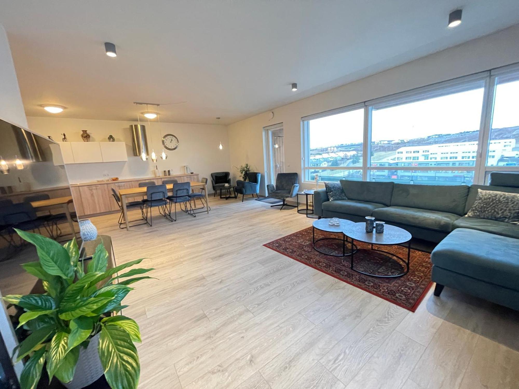 Modern And Spacious 3 Bedroom Apartment In Kopavogur เรคยาวิก ภายนอก รูปภาพ
