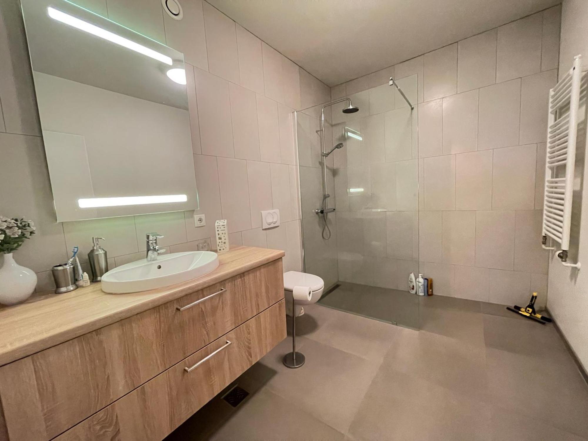 Modern And Spacious 3 Bedroom Apartment In Kopavogur เรคยาวิก ภายนอก รูปภาพ